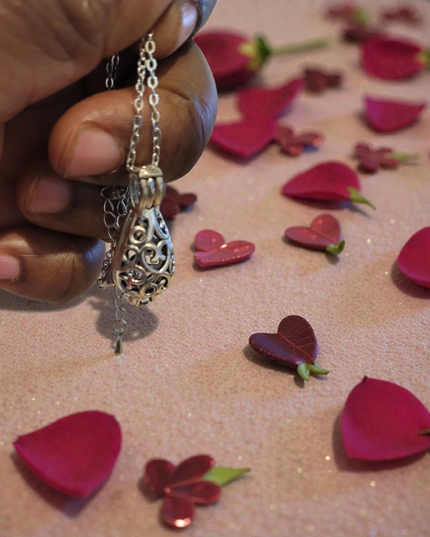 Aromatherapy Diffuser Pendant Necklace | Essential Oil Lockets
